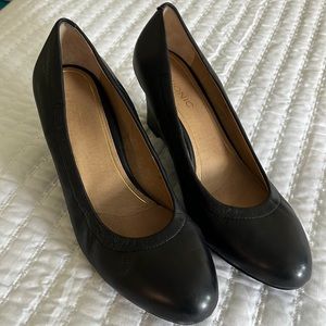 Vionic Black Wedge Pumps